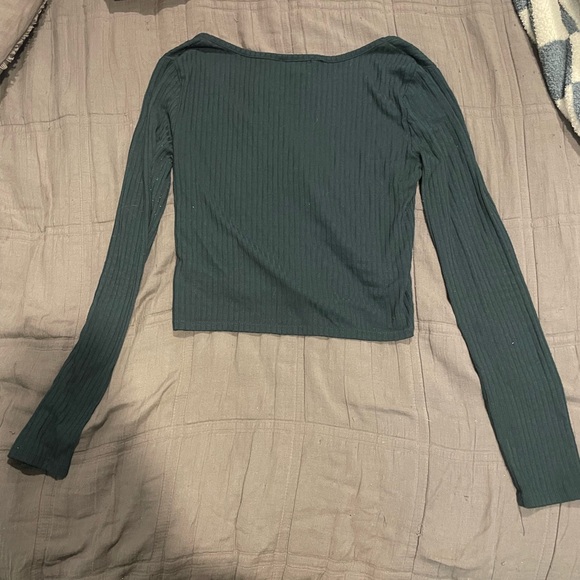 Dark green long sleeve garage crop top! - Picture 2 of 2